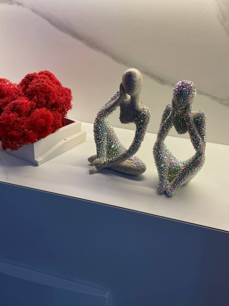 стразы «падают»