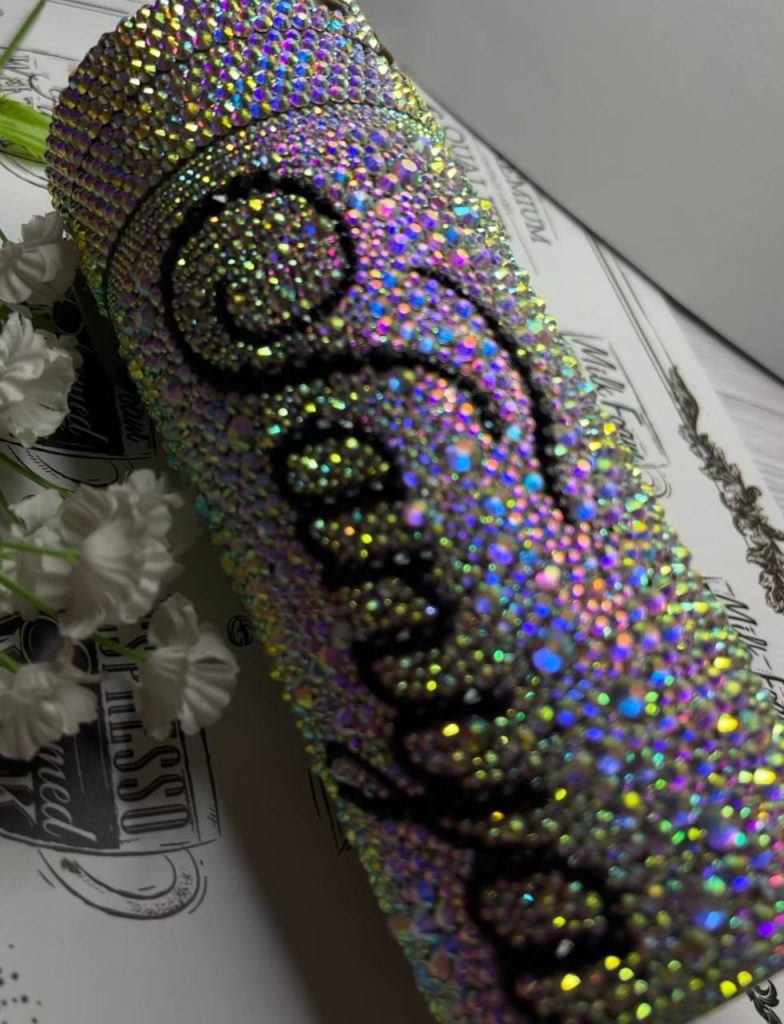 стразы «падают»